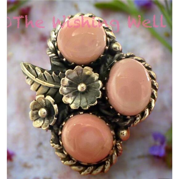 Queen Conch Pink Three Stone | Sterling Silver Ring | Size 8 - Picture 3 of 6